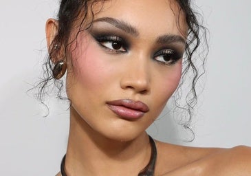 Qué es el rubor igari: el rubor de moda que difumina las ojeras y llega desde el Japón de los años 90